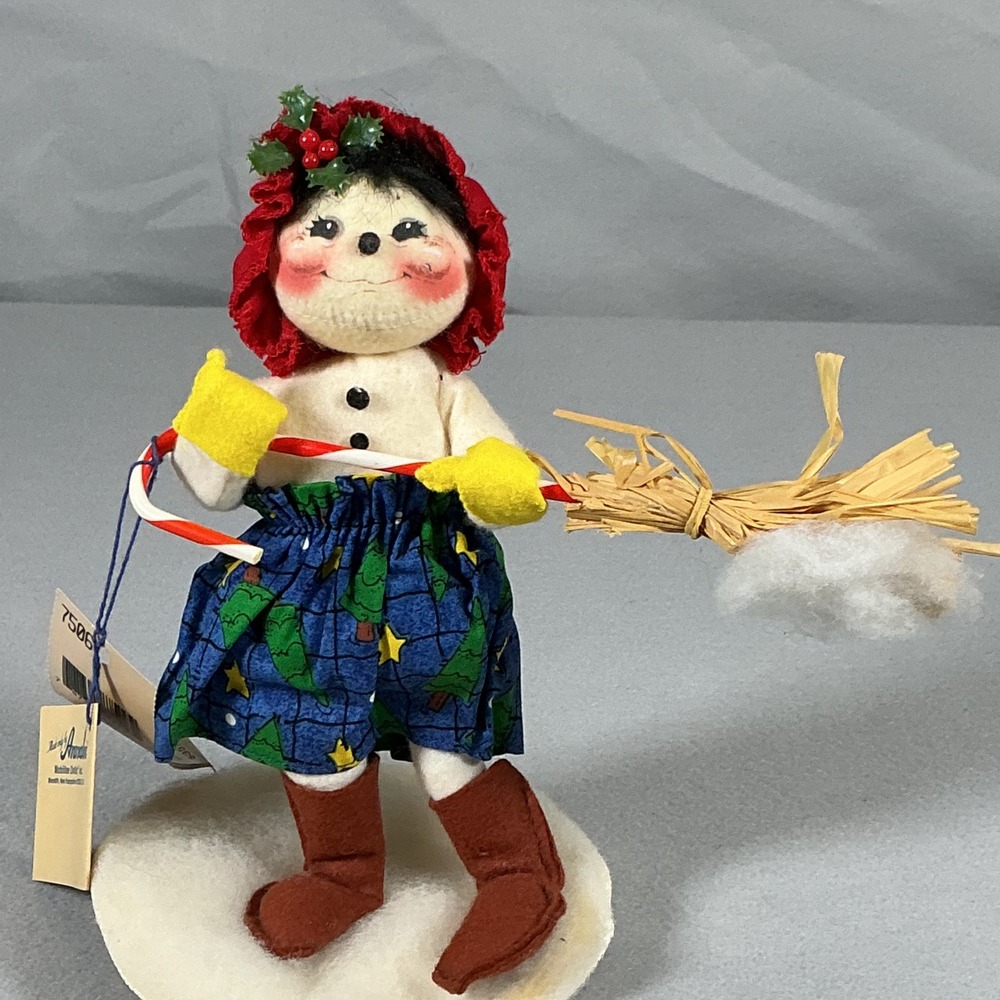 Annalee‎ 7" Sweeping Snowflakes Doll 750698 Candy Cane Broom Figure